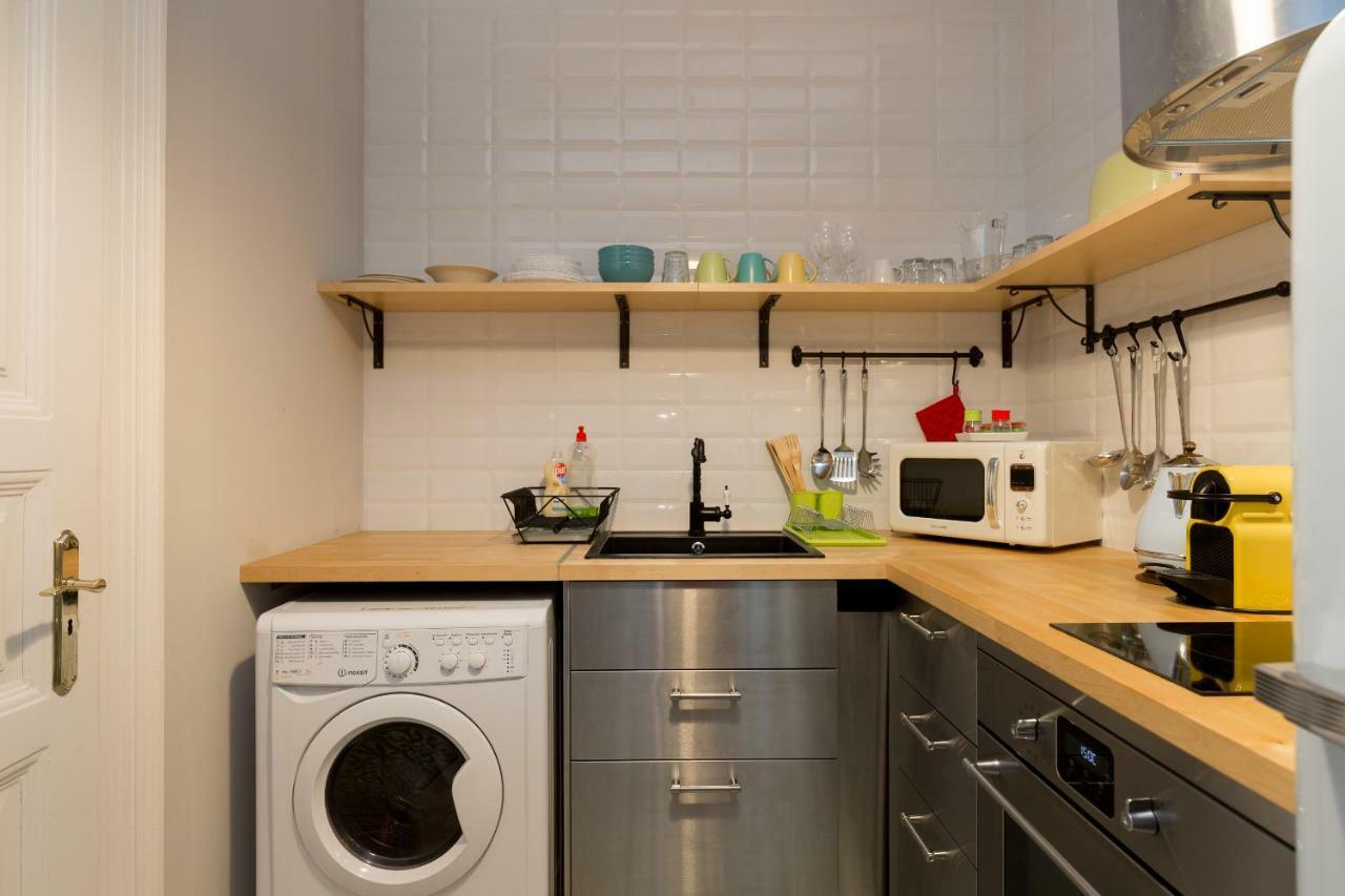 Deluxe Twin Studio In Kazinczy Street Lägenhet Budapest Exteriör bild