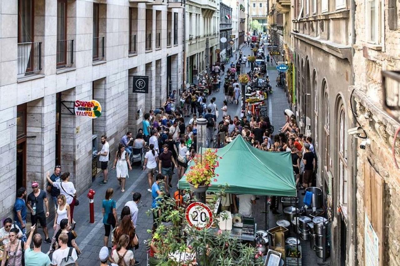 Deluxe Twin Studio In Kazinczy Street Lägenhet Budapest Exteriör bild